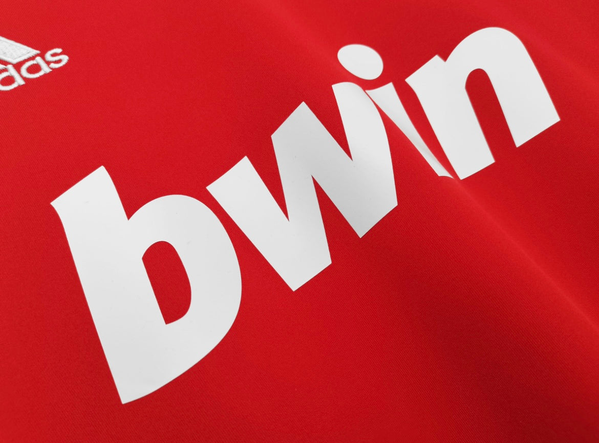 Real Madrid 2011/12 Alt Jersey