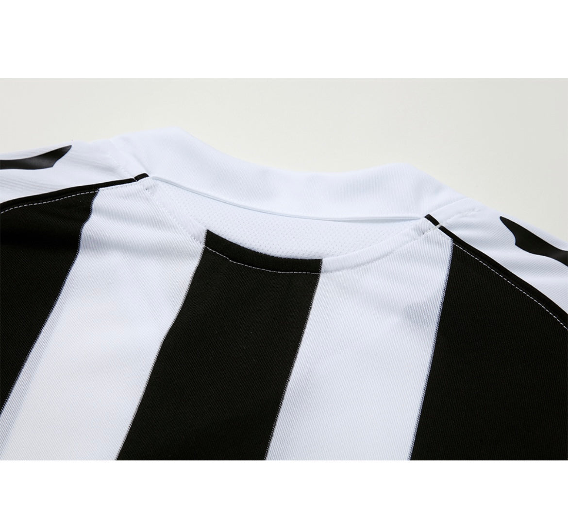 Newcastle United 2004/05 Home Soccer Jersey
